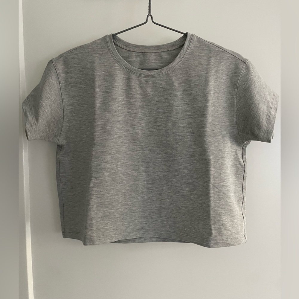 Lululemon Cropped T-Shirt